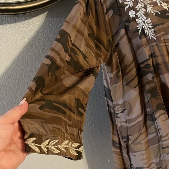 JOHNNY WAS EMBROIDERED CAMOUFLAGE TOP - Picture 5 of 12